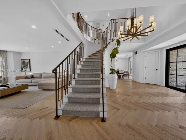 Продажа дома по адресу 4312 NE 22nd Ave - фото 7413636