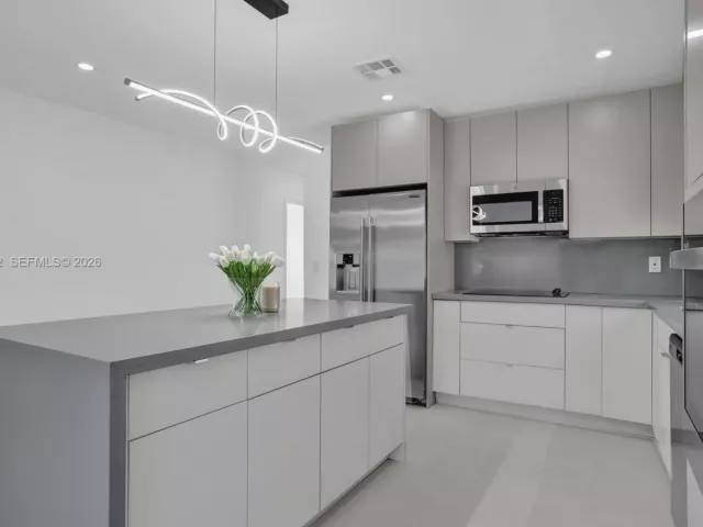 Продажа дома по адресу 1010 N 16th Ave - фото 7413150
