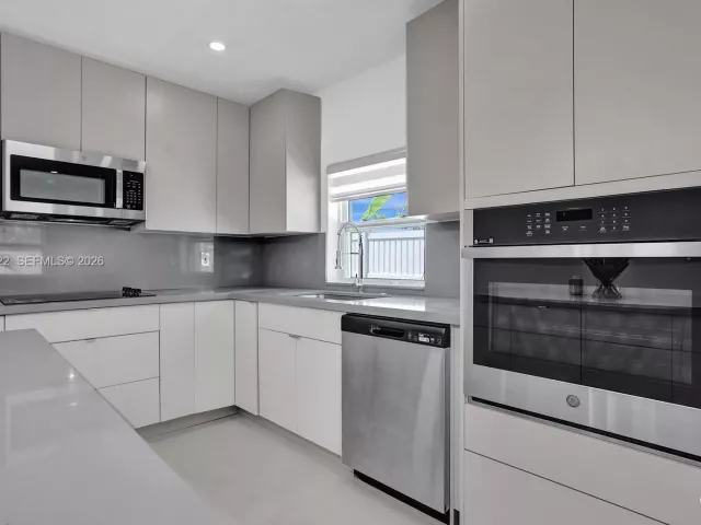 Продажа дома по адресу 1010 N 16th Ave - фото 7413151