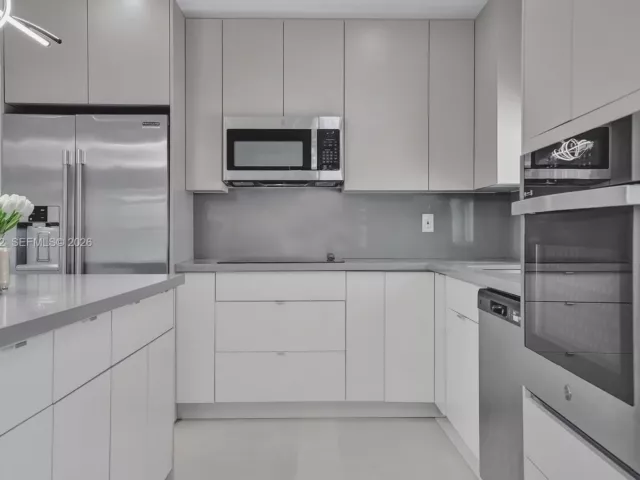 Продажа дома по адресу 1010 N 16th Ave - фото 7413154