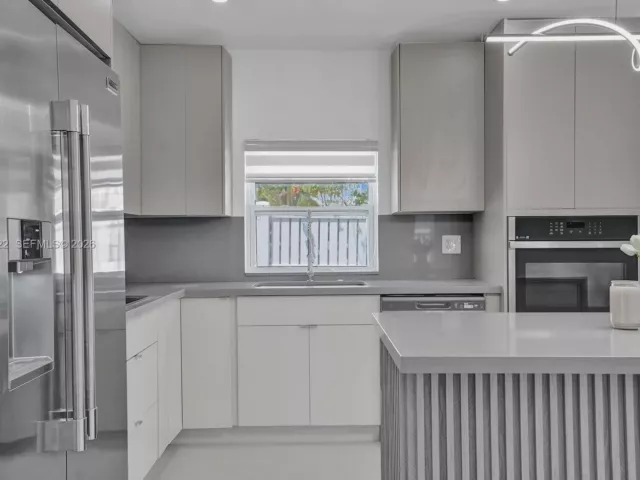 Продажа дома по адресу 1010 N 16th Ave - фото 7413157