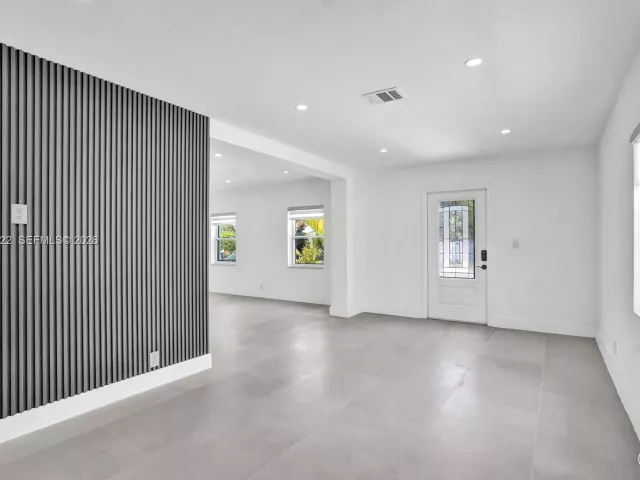 Продажа дома по адресу 1010 N 16th Ave - фото 7413158