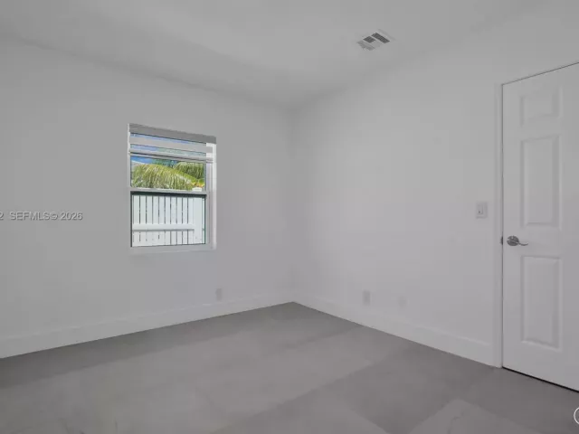 Продажа дома по адресу 1010 N 16th Ave - фото 7413143