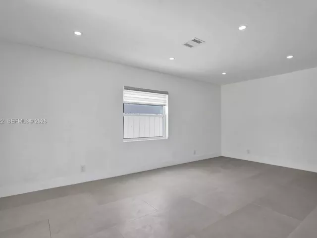 Продажа дома по адресу 1010 N 16th Ave - фото 7413144