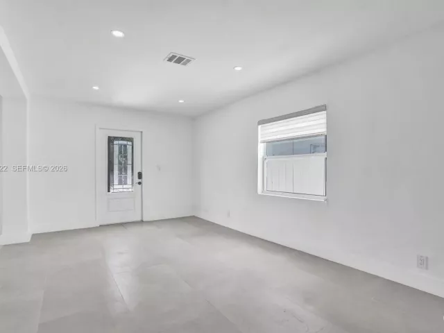 Продажа дома по адресу 1010 N 16th Ave - фото 7413145