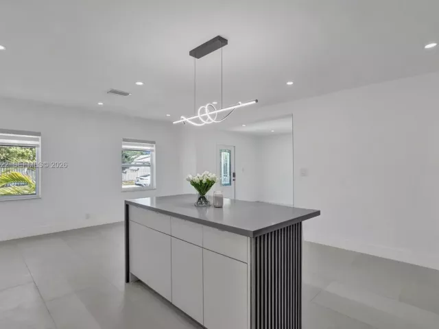 Продажа дома по адресу 1010 N 16th Ave - фото 7413146