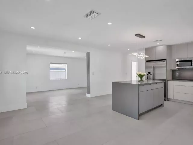 Продажа дома по адресу 1010 N 16th Ave - фото 7413147