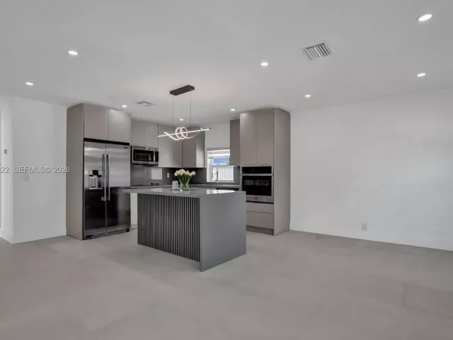 Продажа дома по адресу 1010 N 16th Ave - фото 7413148