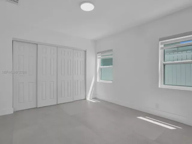 Продажа дома по адресу 1010 N 16th Ave - фото 7413141