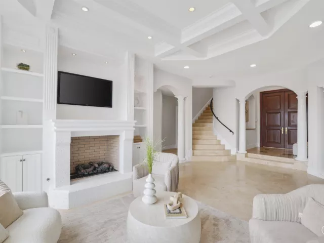Продажа дома по адресу 501 Golden Harbour Drive - фото 9310796