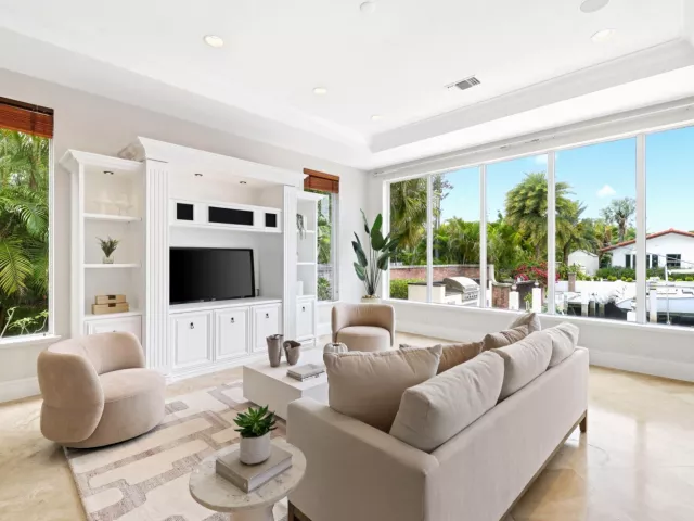 Продажа дома по адресу 501 Golden Harbour Drive - фото 9310803