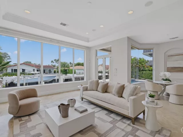 Продажа дома по адресу 501 Golden Harbour Drive - фото 9310804