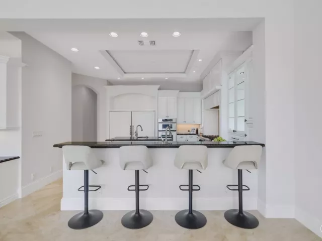 Продажа дома по адресу 501 Golden Harbour Drive - фото 9310808