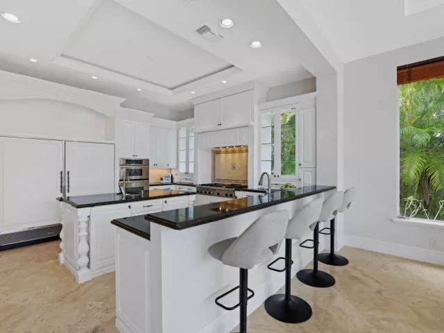 Продажа дома по адресу 501 Golden Harbour Drive - фото 9310809
