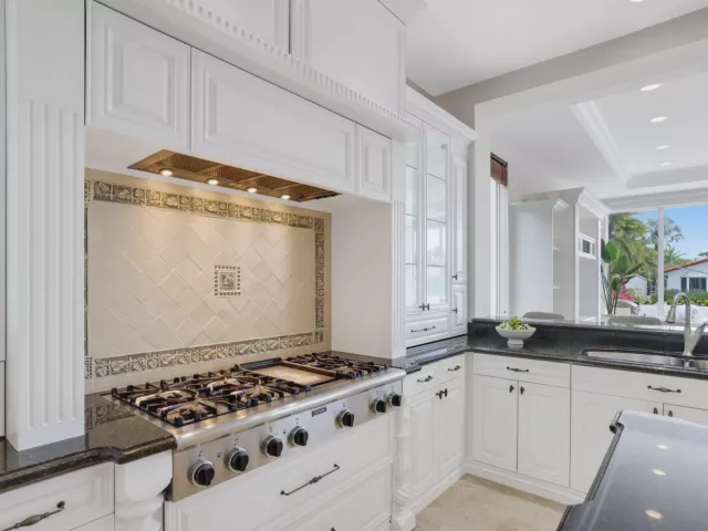 Продажа дома по адресу 501 Golden Harbour Drive - фото 9310810
