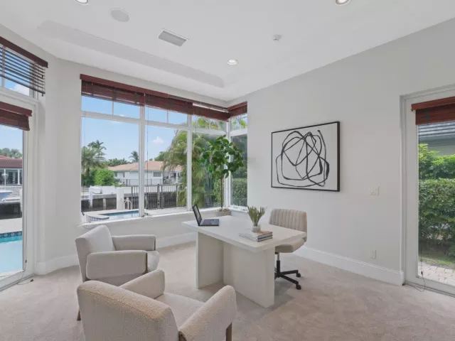 Продажа дома по адресу 501 Golden Harbour Drive - фото 9310812