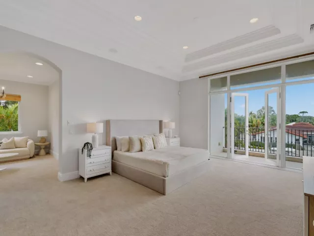 Продажа дома по адресу 501 Golden Harbour Drive - фото 9310816