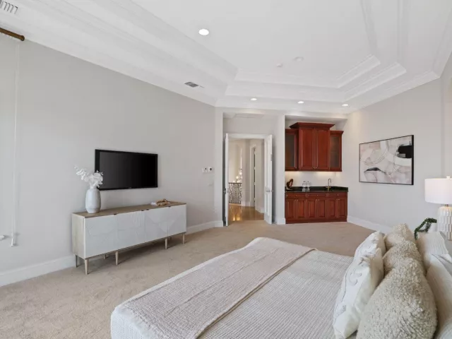 Продажа дома по адресу 501 Golden Harbour Drive - фото 9310817
