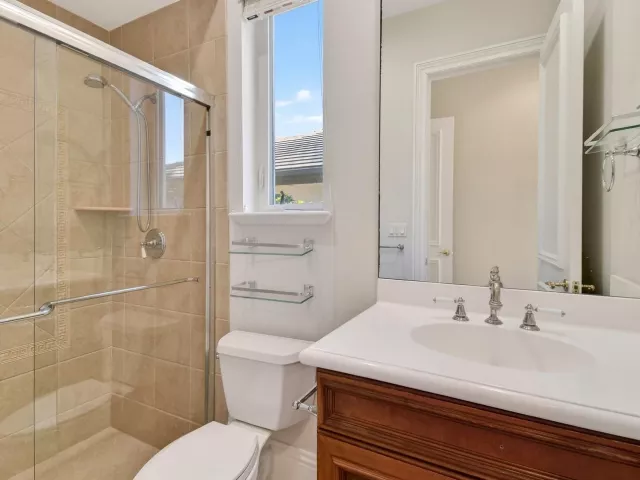Продажа дома по адресу 501 Golden Harbour Drive - фото 9310820