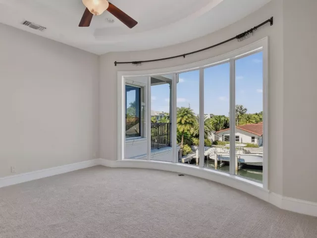 Продажа дома по адресу 501 Golden Harbour Drive - фото 9310822