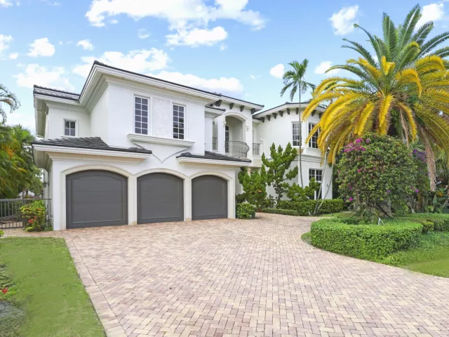 Продажа дома по адресу 501 Golden Harbour Drive - фото 9310790