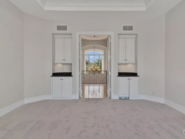 Продажа дома по адресу 501 Golden Harbour Drive - фото 9310829