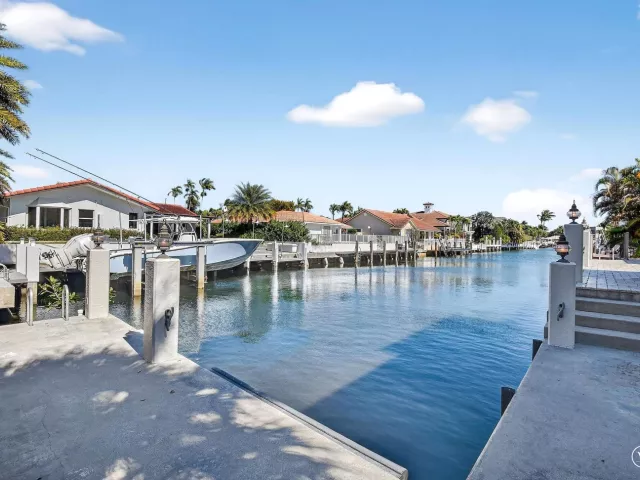 Продажа дома по адресу 501 Golden Harbour Drive - фото 9310833