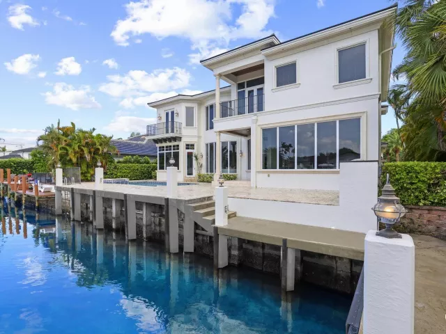 Продажа дома по адресу 501 Golden Harbour Drive - фото 9310835