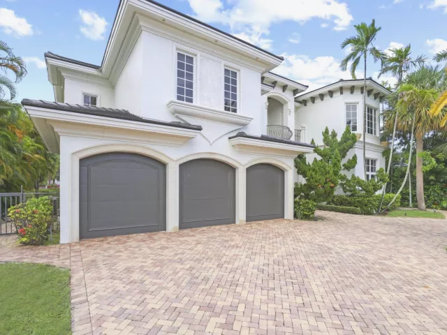 Продажа дома по адресу 501 Golden Harbour Drive - фото 9310791