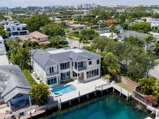 Продажа дома по адресу 501 Golden Harbour Drive - фото 9310836