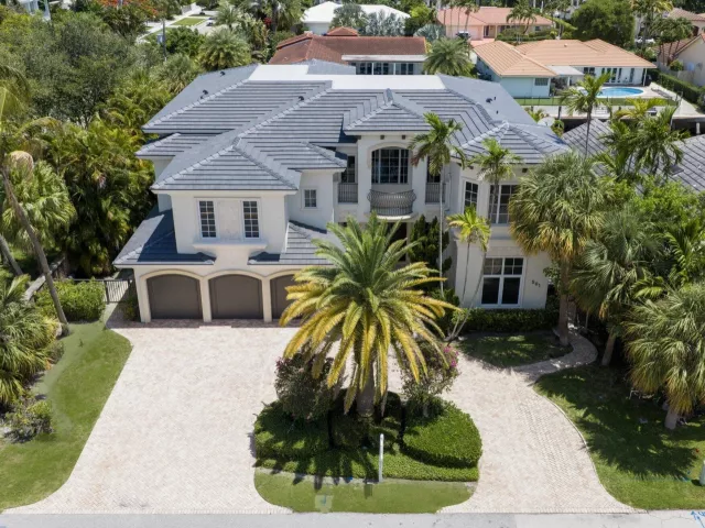 Продажа дома по адресу 501 Golden Harbour Drive - фото 9310837