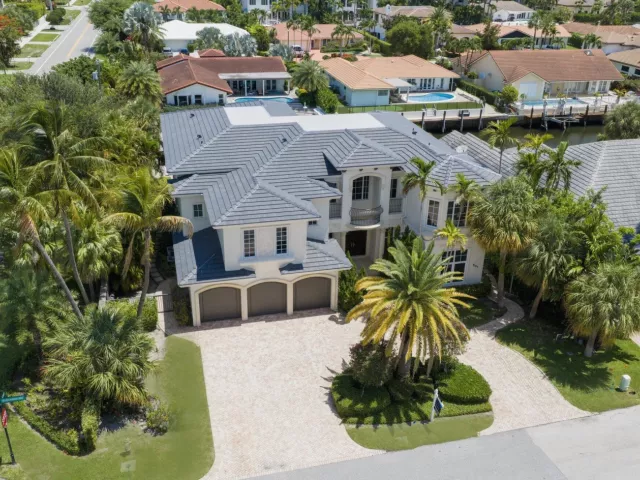 Продажа дома по адресу 501 Golden Harbour Drive - фото 9310838