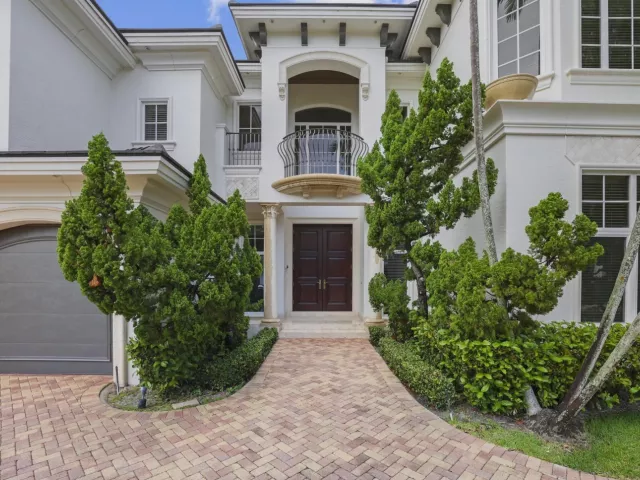 Продажа дома по адресу 501 Golden Harbour Drive - фото 9310792