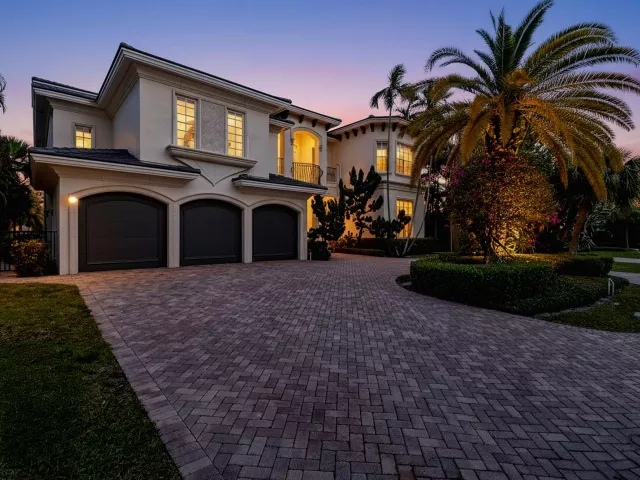 Продажа дома по адресу 501 Golden Harbour Drive - фото 9310793