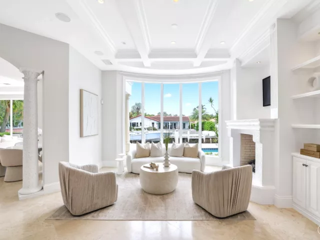 Продажа дома по адресу 501 Golden Harbour Drive - фото 9310795
