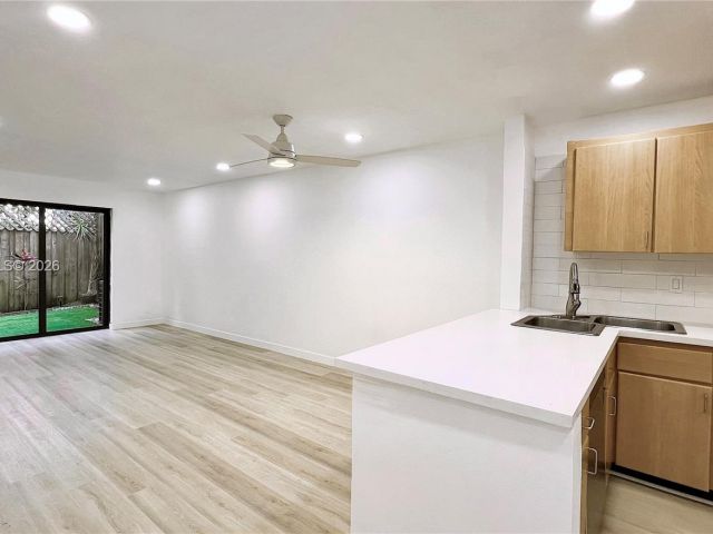 Продажа дома по адресу 499 SE 13th St 7E - фото 7411088