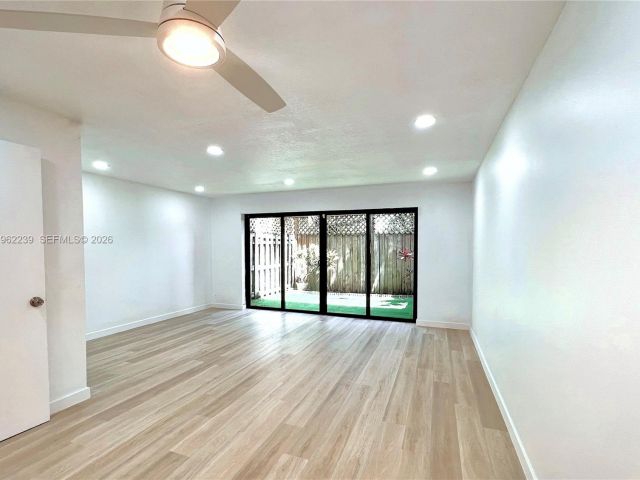 Продажа дома по адресу 499 SE 13th St 7E - фото 7411089