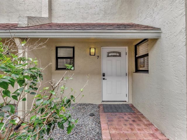 Продажа дома по адресу 499 SE 13th St 7E - фото 7411091