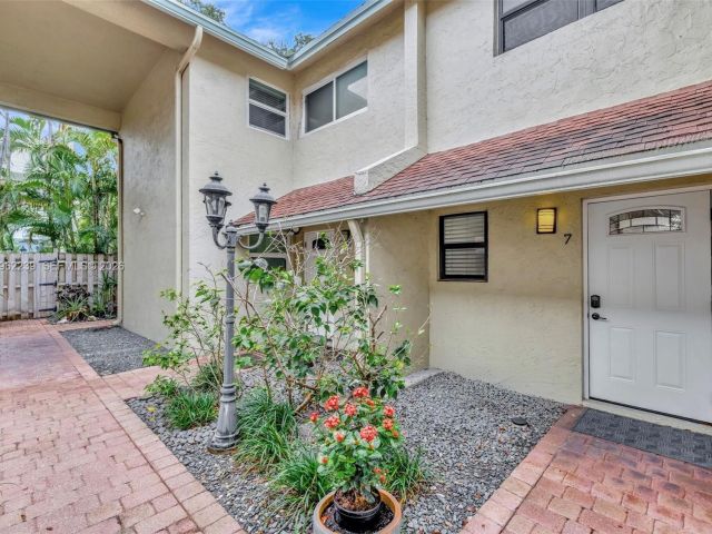 Продажа дома по адресу 499 SE 13th St 7E - фото 7411092