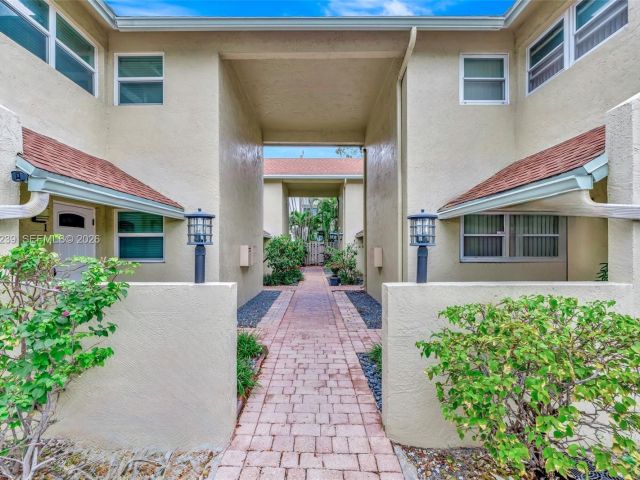 Продажа дома по адресу 499 SE 13th St 7E - фото 7411093