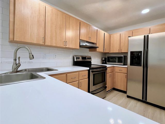 Продажа дома по адресу 499 SE 13th St 7E - фото 7411103