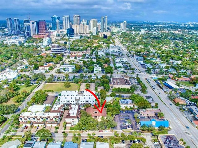 Продажа дома по адресу 499 SE 13th St 7E - фото 7411106