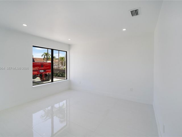 Продажа дома по адресу 1406 SW 104th Ct - фото 7509090