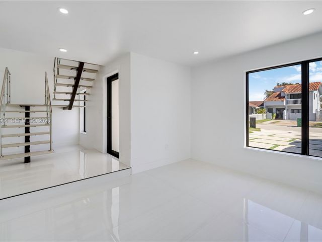 Продажа дома по адресу 1406 SW 104th Ct - фото 7509091