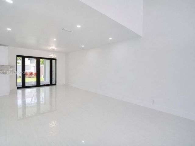 Продажа дома по адресу 1406 SW 104th Ct - фото 7509092