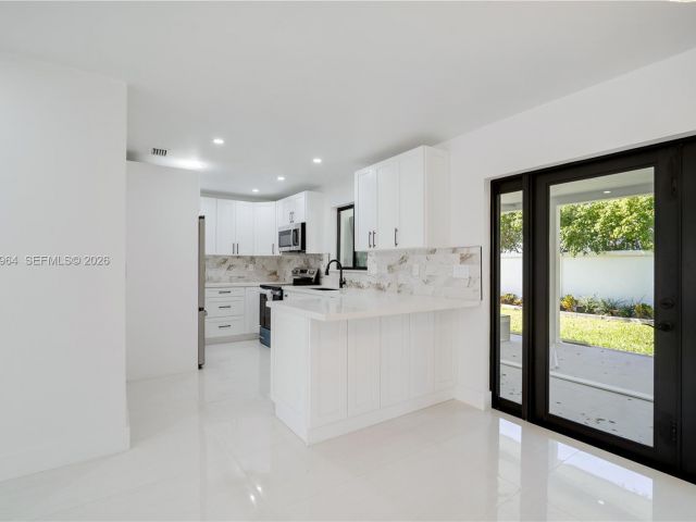 Продажа дома по адресу 1406 SW 104th Ct - фото 7509097