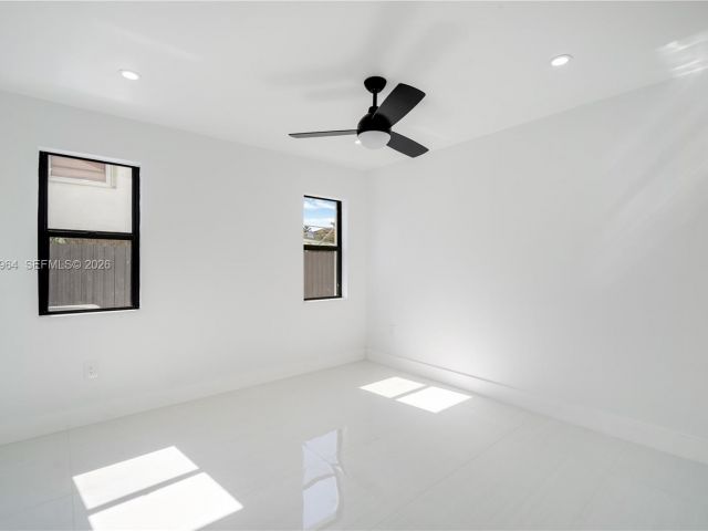 Продажа дома по адресу 1406 SW 104th Ct - фото 7509101