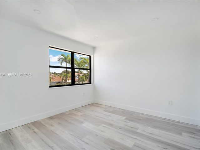 Продажа дома по адресу 1406 SW 104th Ct - фото 7509106