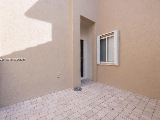 Дом в аренду по адресу 2467 SE 19th St - фото 7458504