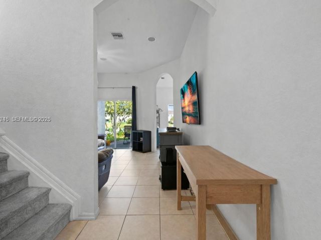 Дом в аренду по адресу 2467 SE 19th St - фото 7458505